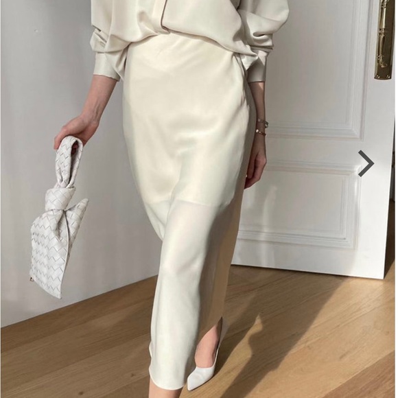 The Frankie Shop Dresses & Skirts - Frankie Shop midi skirt GIO size Small new with tags